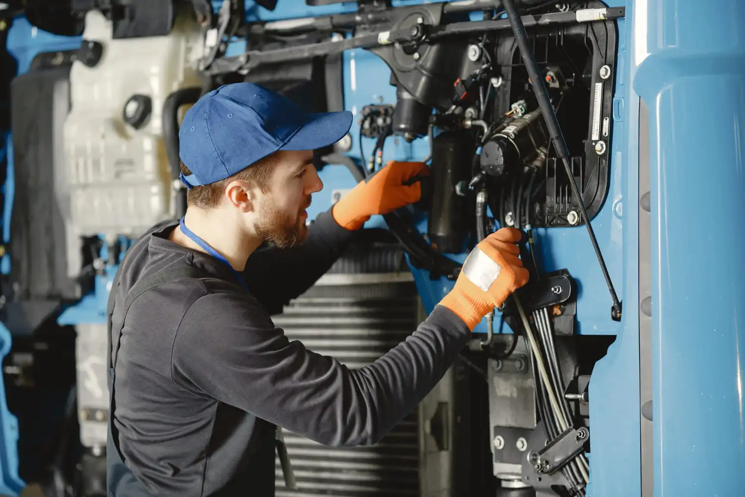 Oil-Free vs Oil-Injected Screw Compressors: Oil Separator Implications & Filter Technology